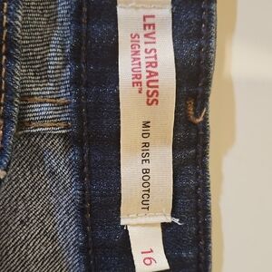 Levi's Signature Blue Denim Jeans